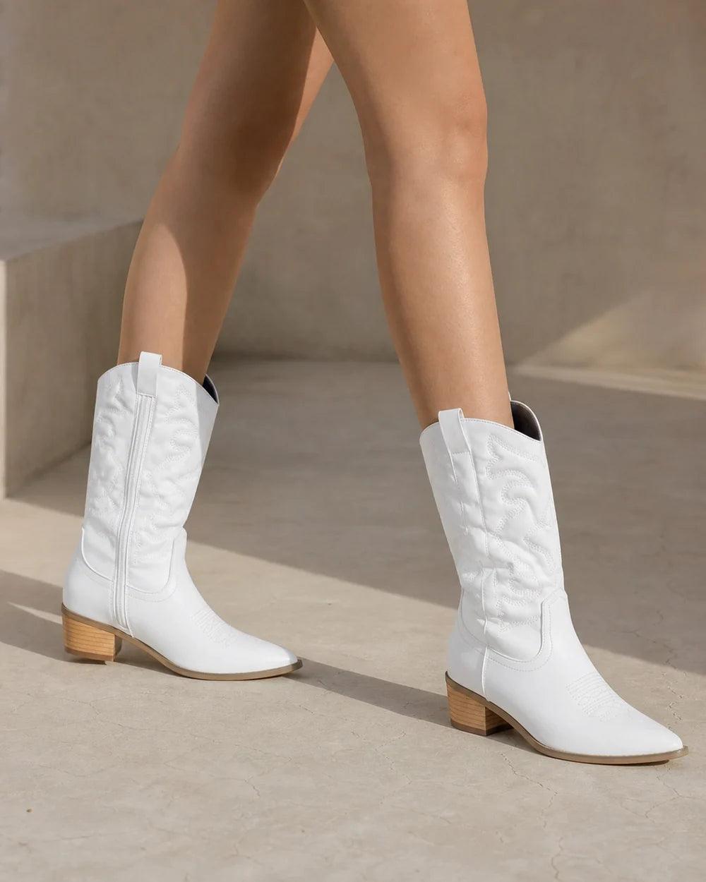 Women's Evelyn white western cowboy boots.