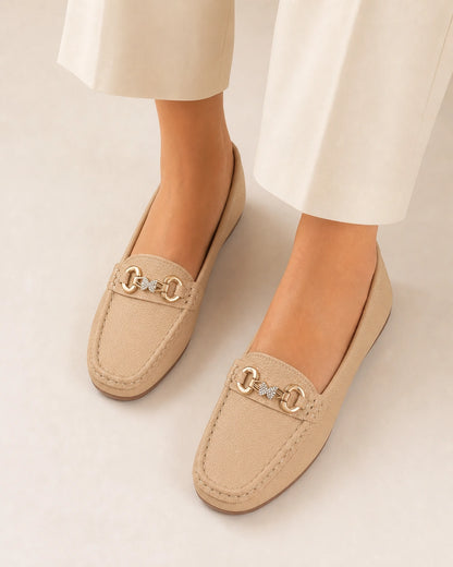 Mocassins femme beiges à chaîne dorée — image du produit 5