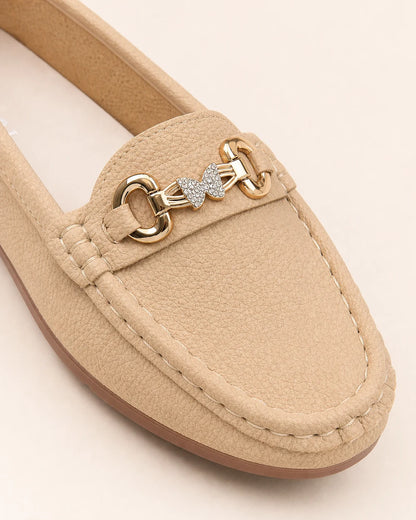 Mocassins femme beiges à chaîne dorée — image du produit 6