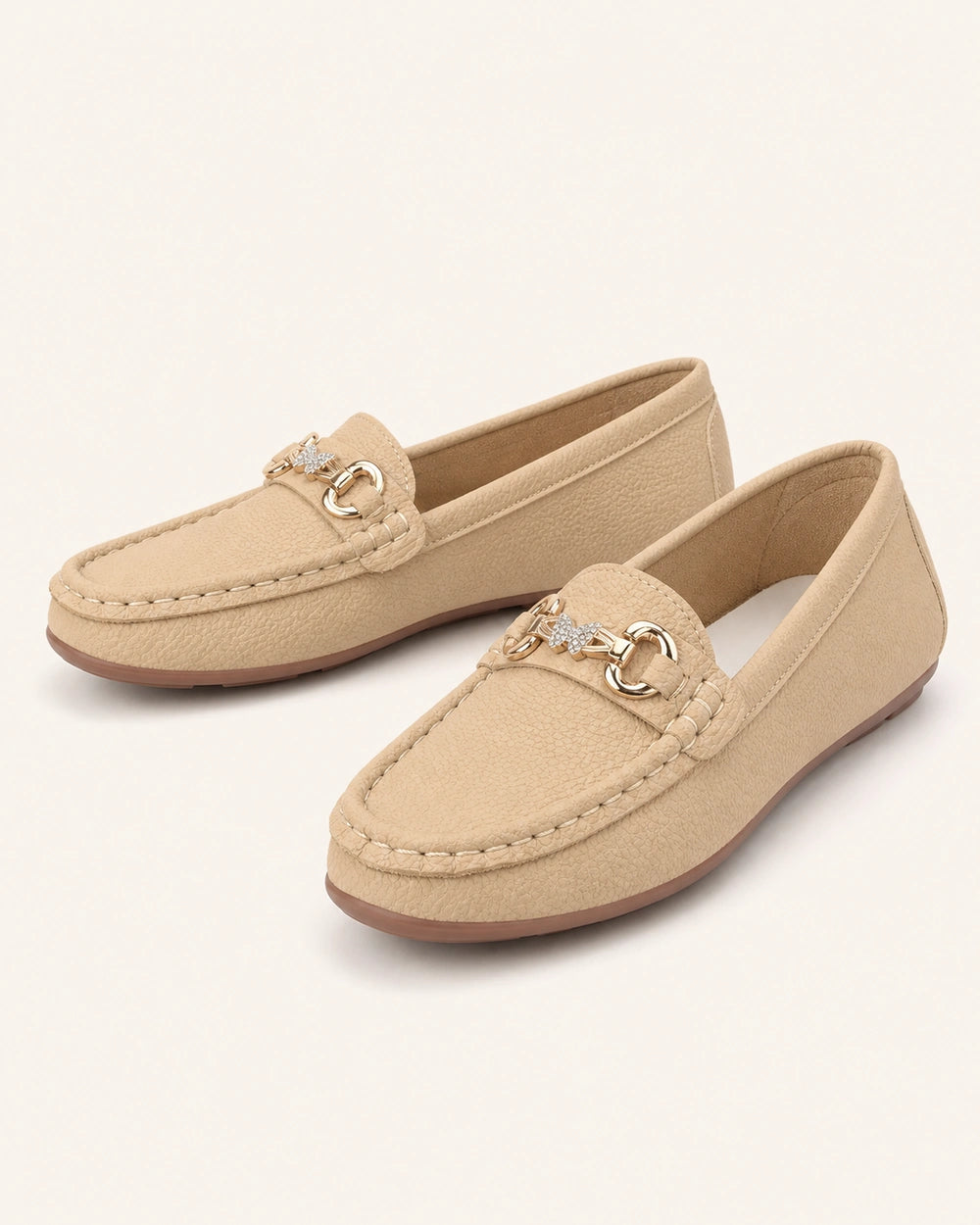 Mocassins femme beiges à chaîne dorée — image du produit 9