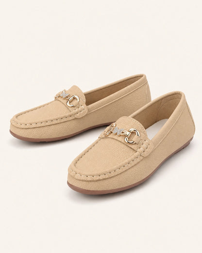 Mocassins femme beiges à chaîne dorée — image du produit 9