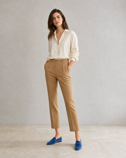 Mocassins femme bleus à bride ton sur ton — porté par un mannequin
