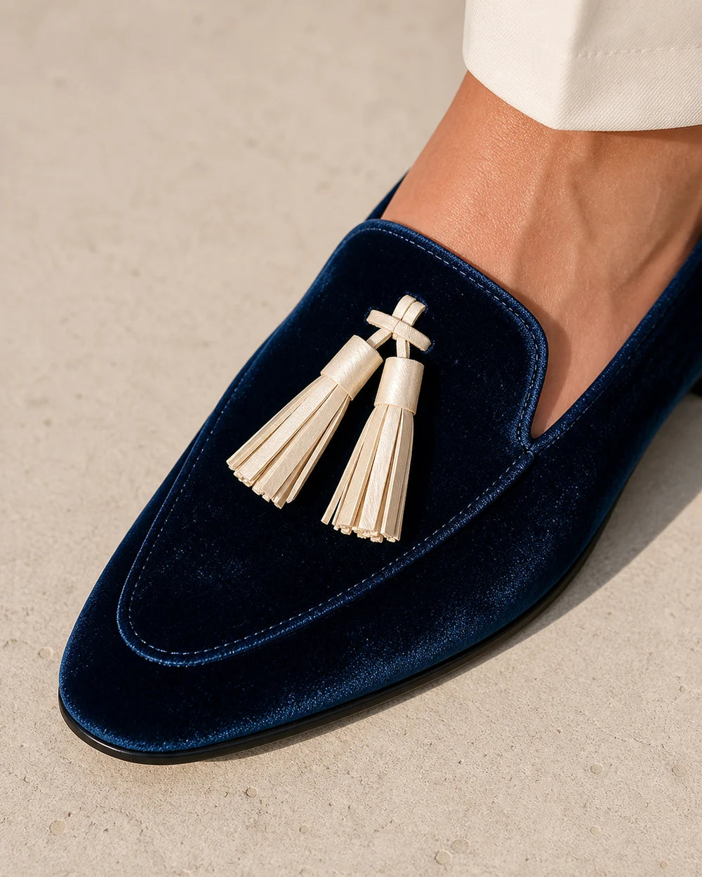 Mocassins femme bleu marine veloutés à pampilles — image du produit 6