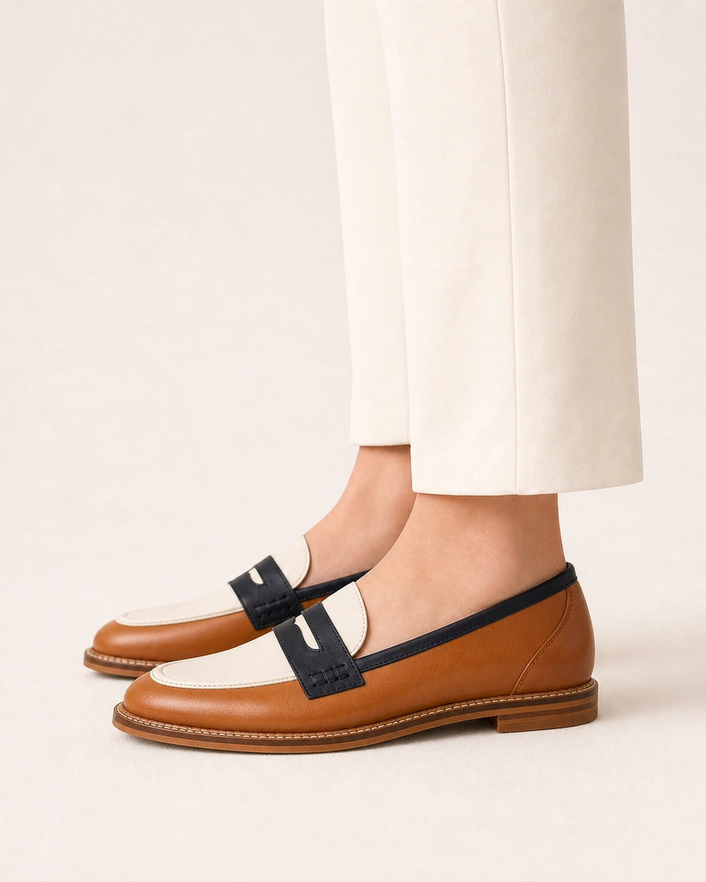 Mocassins femme marron et crème à bout rond — image du produit 4