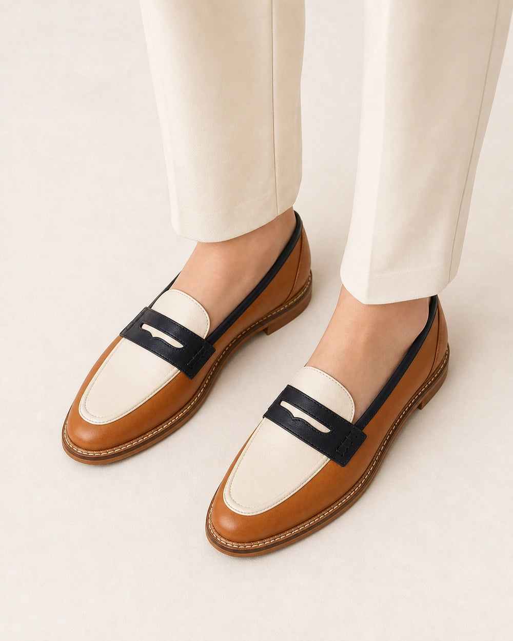 Mocassins femme marron et crème à bout rond — image du produit 5