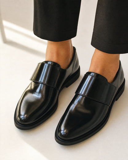 Mocassins femme noirs vernis à bride bouclée — image du produit 1