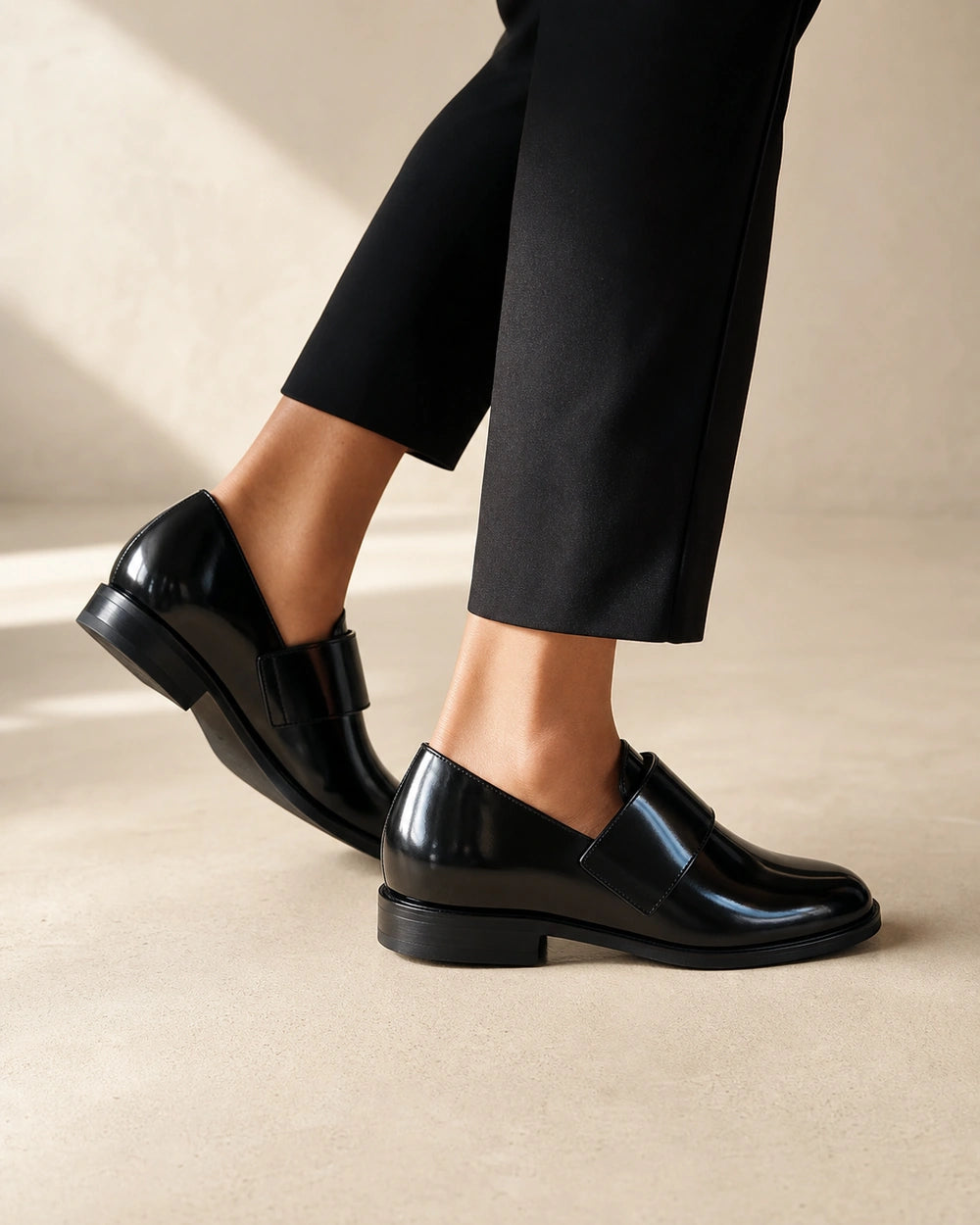 Mocassins femme noirs vernis à bride bouclée — image du produit 7