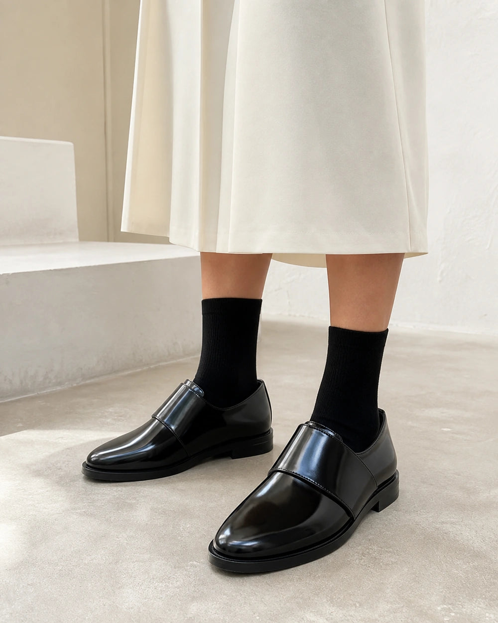 Mocassins femme noirs vernis à bride bouclée — image du produit 8