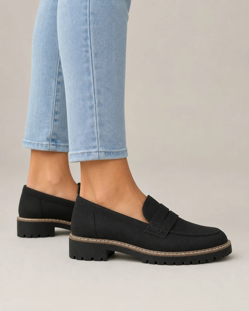 Mocassins femme noirs à semelle crantée épaisse — image du produit 4