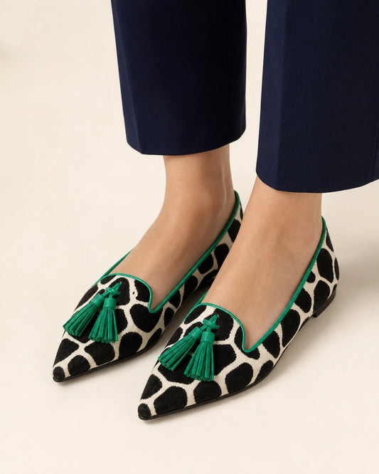 Mocassins femme vache pointus à pampilles vertes — image du produit 1