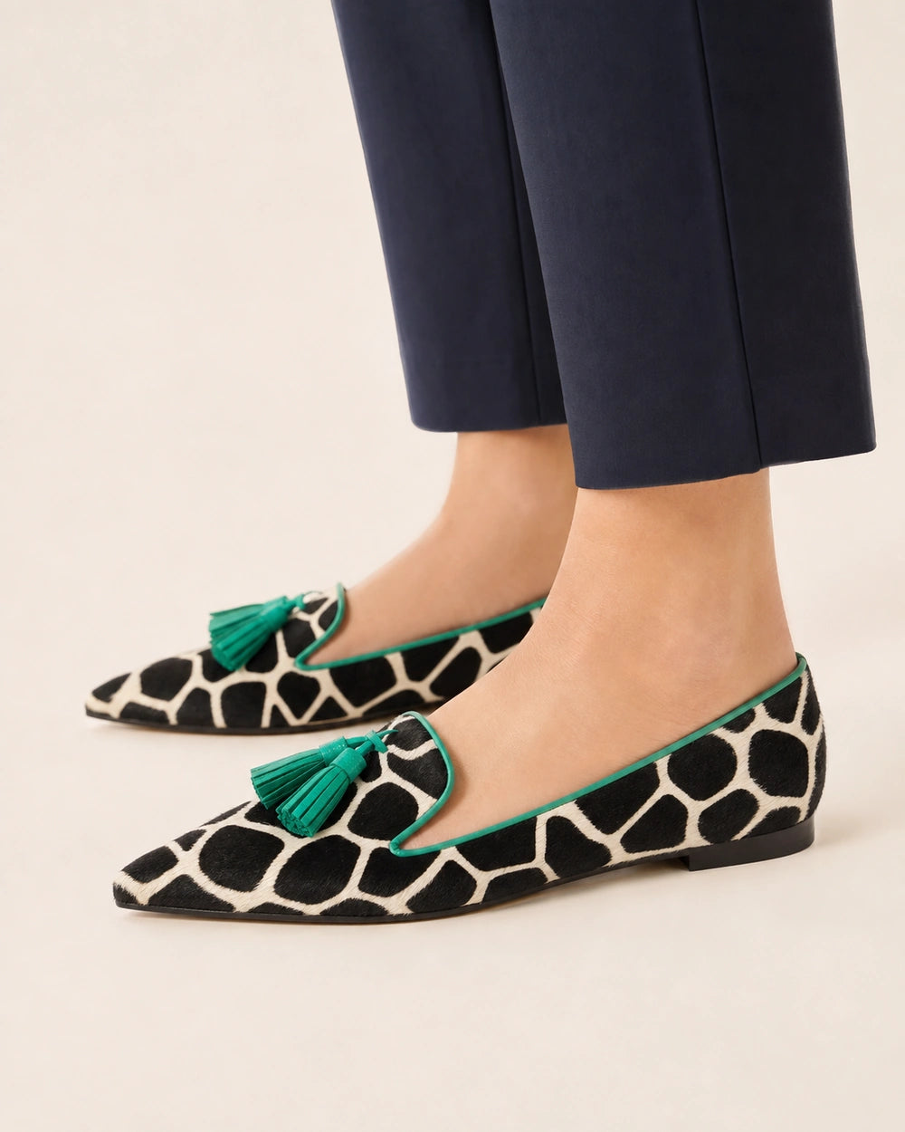 Mocassins femme vache pointus à pampilles vertes — image du produit 4