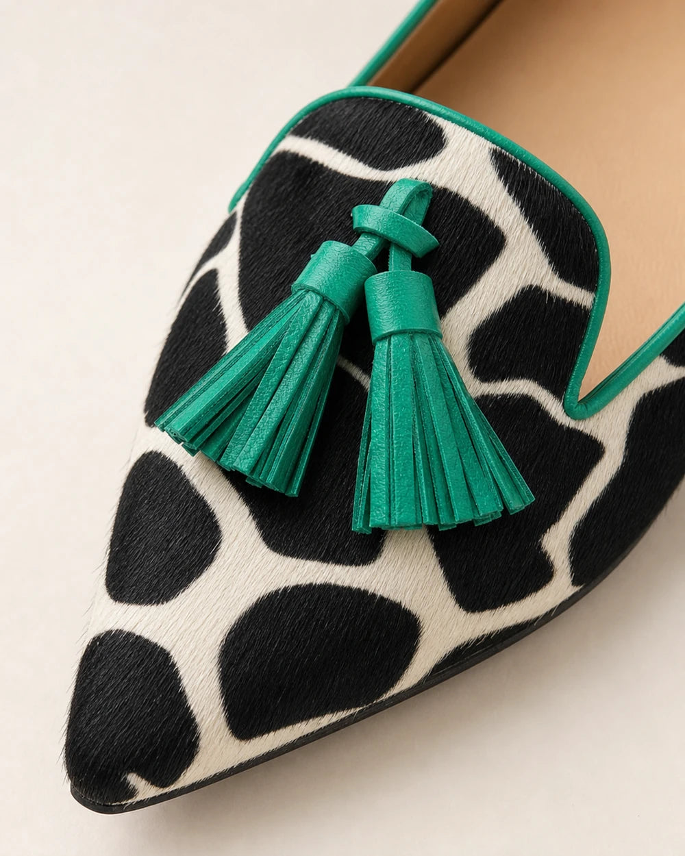 Mocassins femme vache pointus à pampilles vertes — image du produit 6