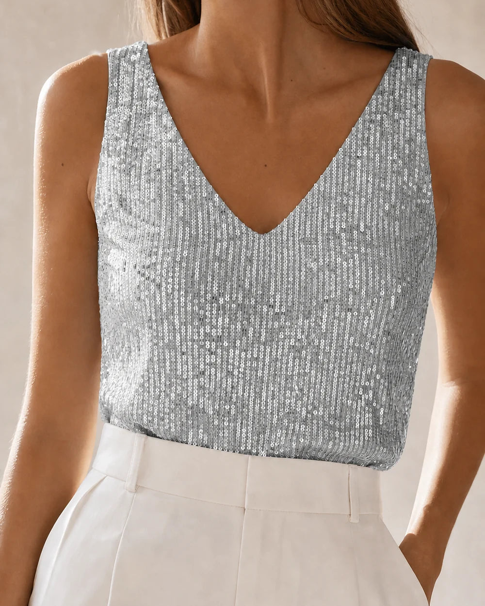 Martha | Débardeur femme à sequins et col V — image 10