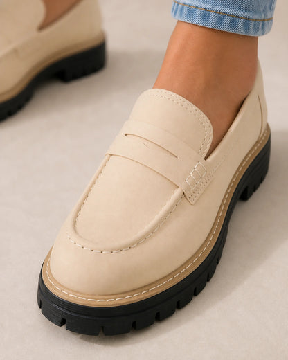 PLATFORM-LOAFERS-QUALITY-REMAKE-2026-07-22 — momount-women-platform-loafers-lug-sole-penny-strap-beige-05-construction-detail.webp