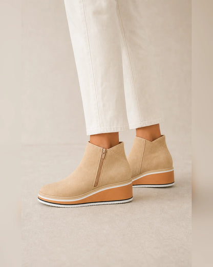Casual Leather Ankle Boots, beige lateral profile. — olga-beige-03-lateral-profile.webp