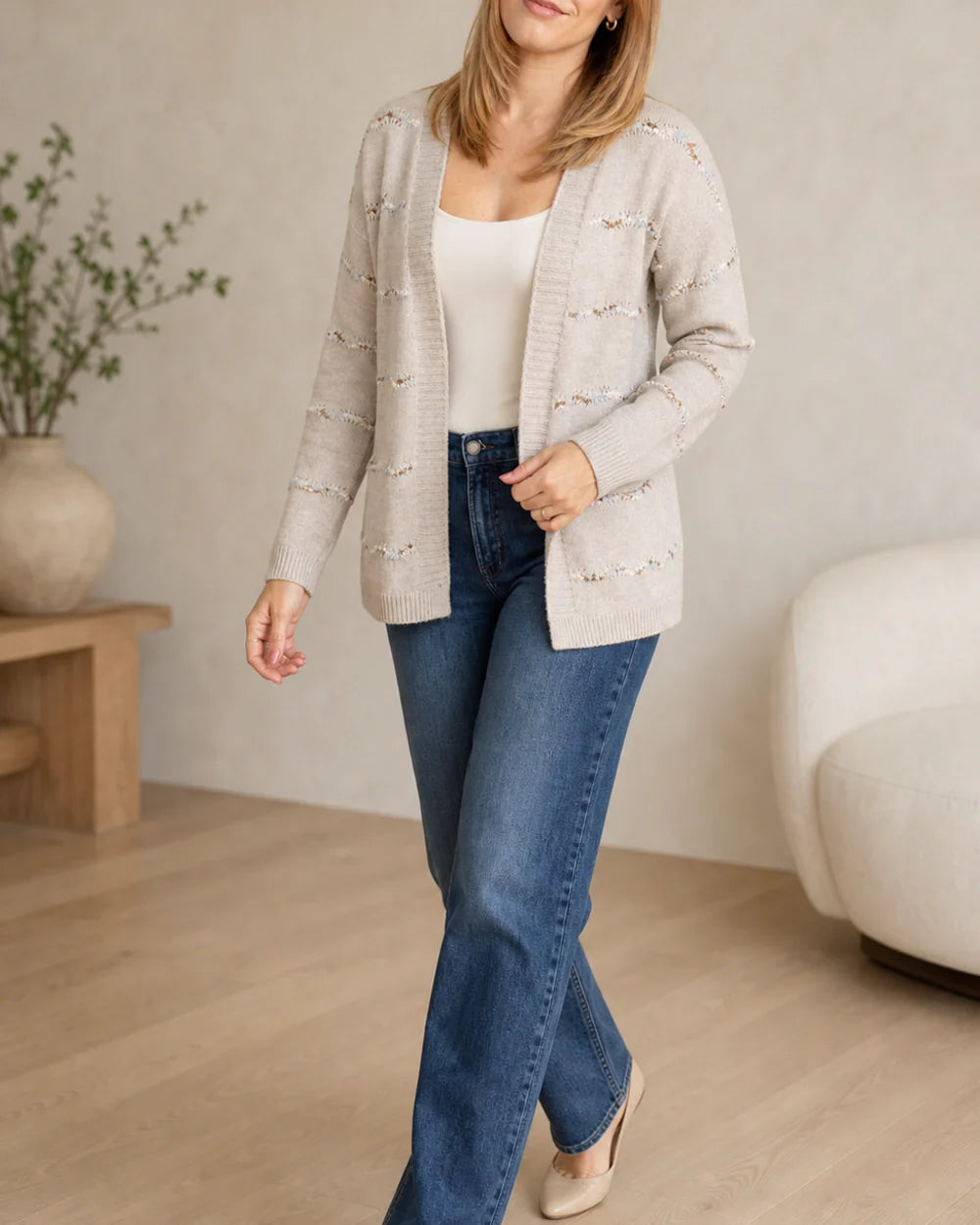 Popcorn-yarn open cardigan for women, natural movement view