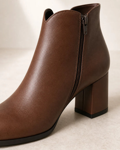 Women's American-style chunky-heel ankle boots, construction detail.