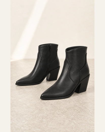 Black pointed western ankle boots, product-only view without distortion.