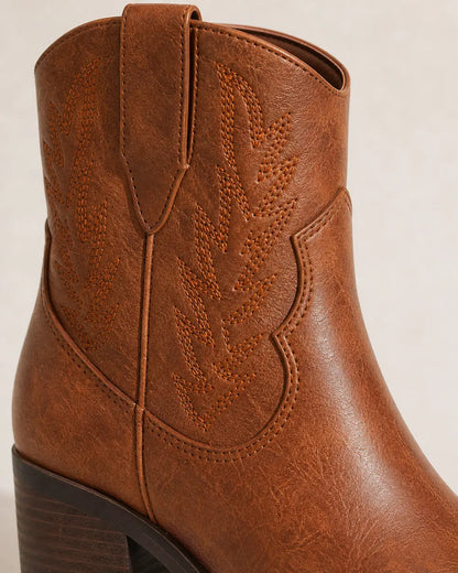 Bottines cowboy vintage marron femme, détail des surpiqûres et empiècements.